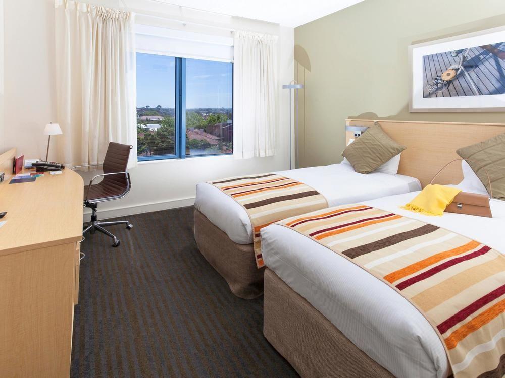Novotel Melbourne St Kilda Экстерьер фото